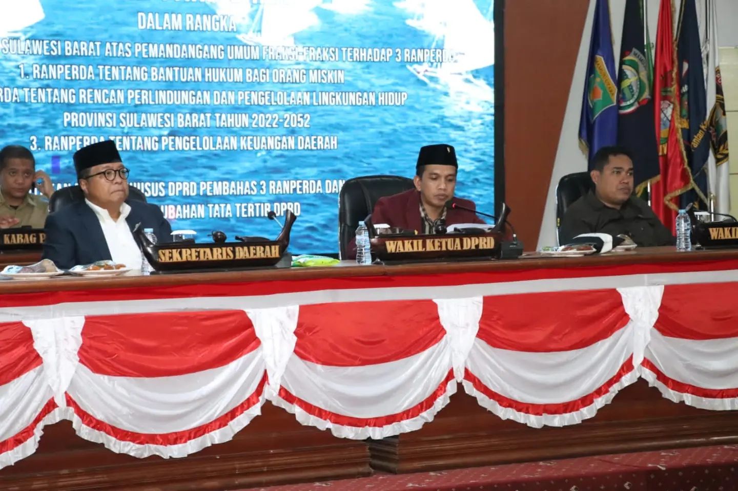 Sekprov Sulbar Sampaikan Jawaban Atas Pemandangan Umum Fraksi Terhadap Tiga Ranperda